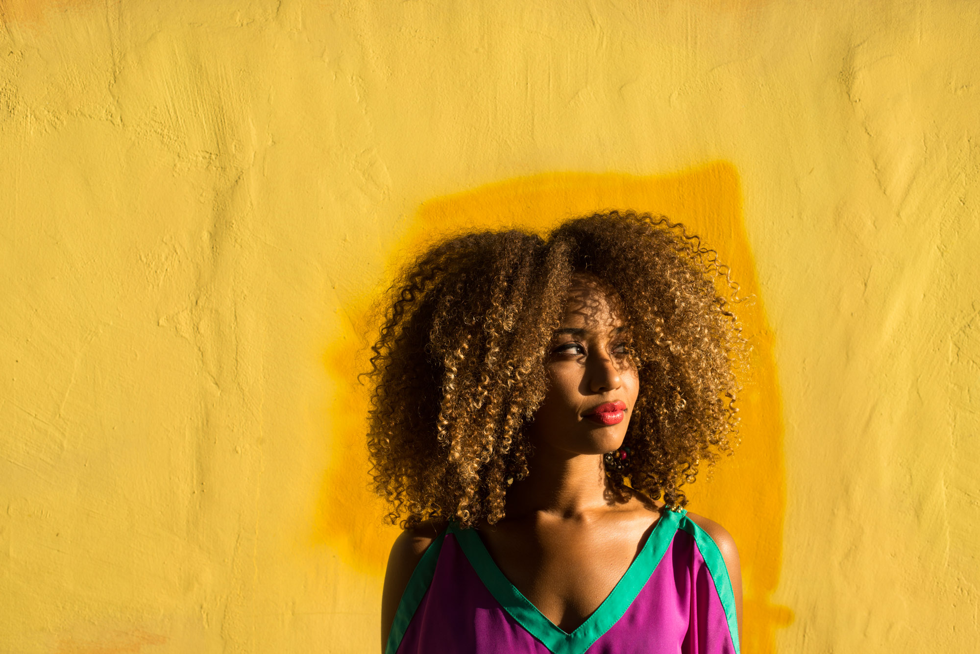 Los Angeles Portrait Photographer David Zentz - photo of a woman posed against yellow wall in Venice Beach, Calif.